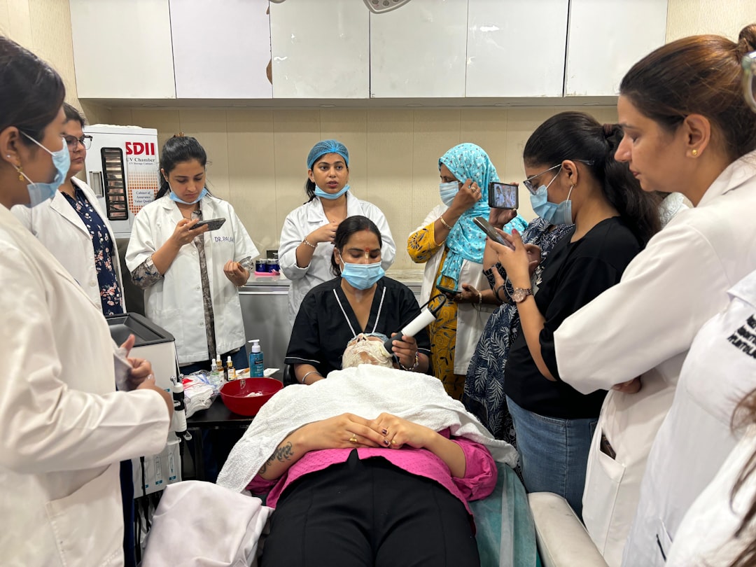 Ghid complet: Chirurgie estetică în România — proceduri, pregătire, riscuri și costuri