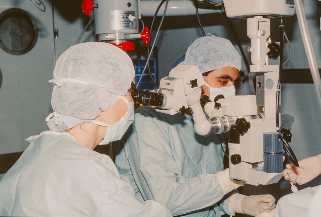 Chirurgie refractivă: ghid complet - tehnici, indicații, recuperare și prețuri